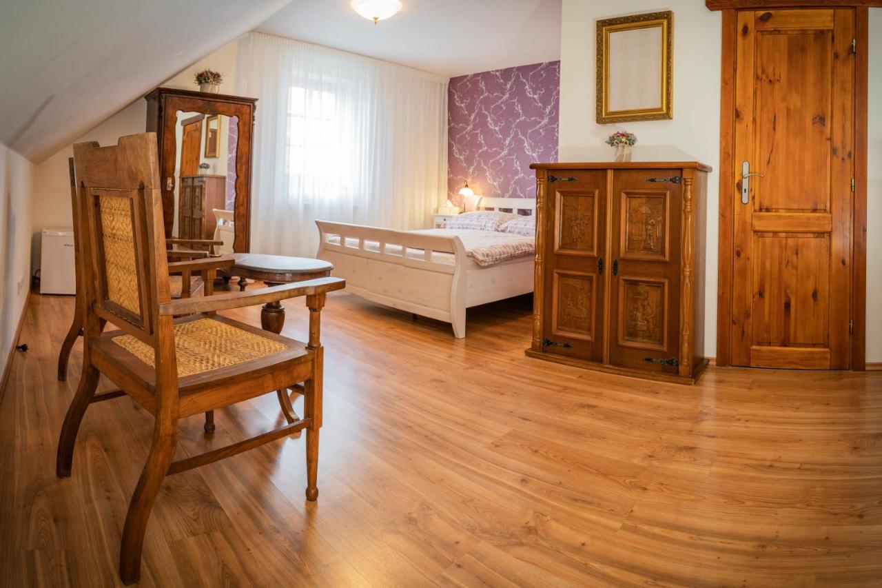 Penzion Primase Dolni Vestonice Exterior photo