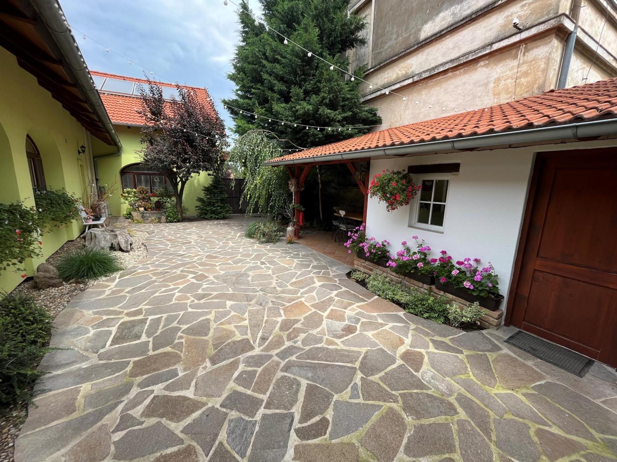 Penzion Primase Dolni Vestonice Exterior photo